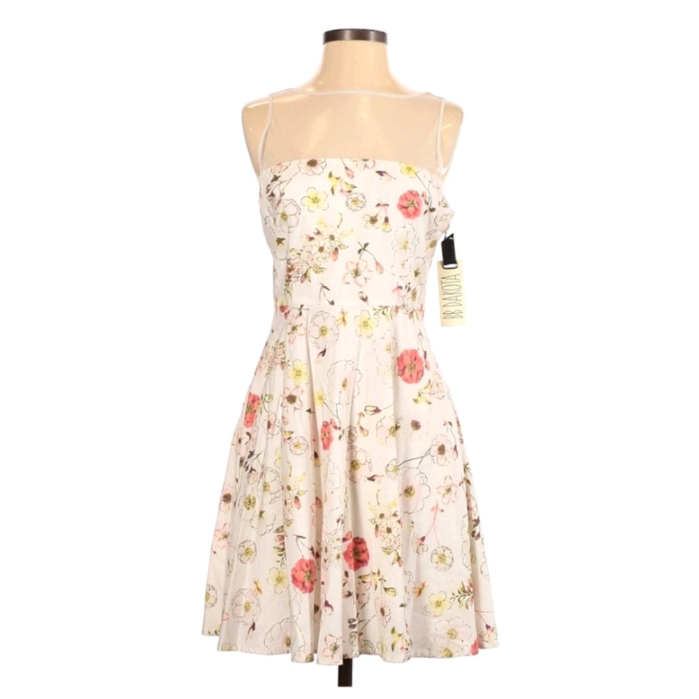 BB Dakota NWT Floral Mesh Detail Dress size 4